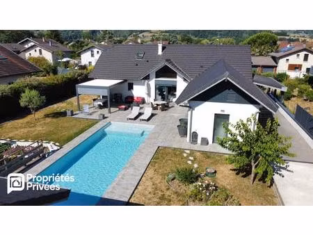propriété -7 pièces avec studio  atelier et piscine