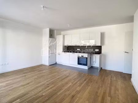 le mesnil le roi - t2 à louer – beau 2 pièces avec balcon et parking – résidence récente (