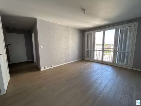 à vendre appartement maromme la maine f2 avec cave.