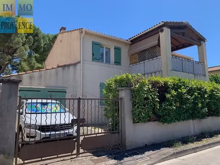 type 4 refait à neuf avec terrasse cour et garage