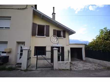 exclusivité - maison de village avec cour et garage sur vill