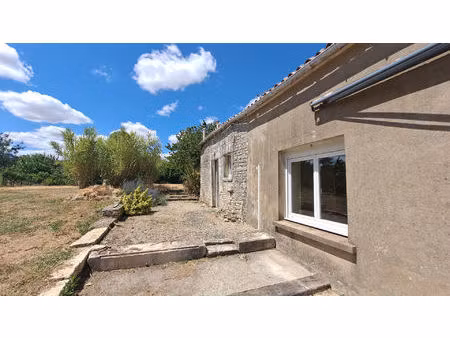 maison en pierre rénovée 3 chambres et multiples dépendances sur jolie parcelle à saint-ma