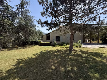 villa d'architecte avec piscine  appartement indépendant et