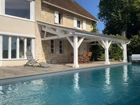 ancien pavillon de chasse du château de nanteau-sur-lunain avec ses dépendances