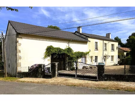 maison entièrement rénovée avec gîte  terrain et grange