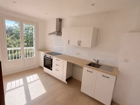 bel appartement en rez-de-chaussée de 3 pièces entièrement rénové