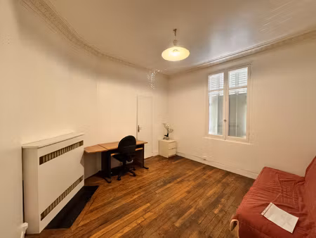 emplacement privilégié  grand studio proche gare et commerce