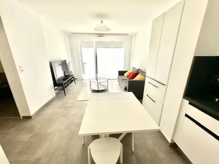 t2 meuble - 2eme etage - villeurbanne gratte ciel