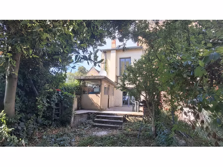 bully maison de ville au calme avec jardin et terrasse