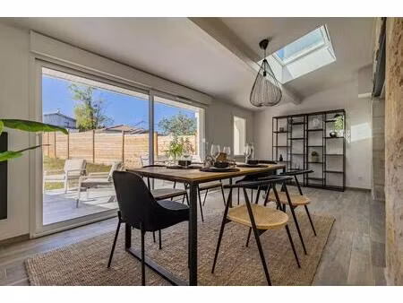 maison - 135 m2 - 6 pièces - non meublé