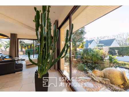villa contemporaine et son oasis tropicale