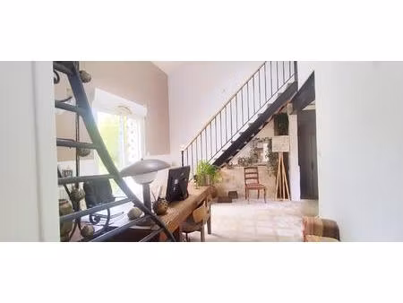 maison de 240 m² + maison de 55 m² + dépendances