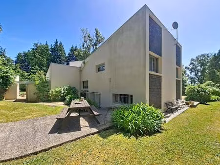propriété d’exception à lannion – maison d’architecte au cœur d’un parc d’un hectare avec 