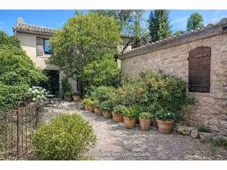 robion – bastide du xixe siècle à rénover avec dépendances