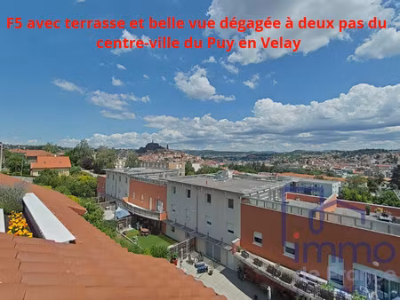 f5 avec terrasse à deux pas du centre-ville