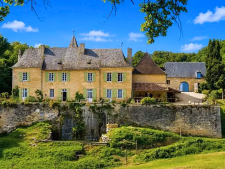 magnifique château de campagne sur un domaine privé de 67 hectares
