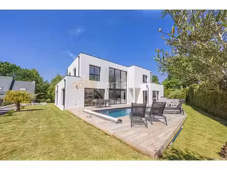 maison contemporaine 2023 ? 191 m² ? piscine chauffée ? sautron