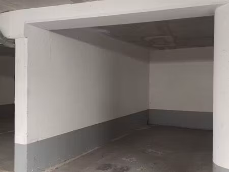 parking à paris (75018)