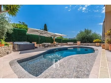 vence – villa au cœur d’un domaine fermé - 5 chambres - vue village et collines