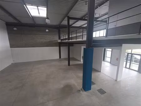location local d'activités poitiers 792 m²