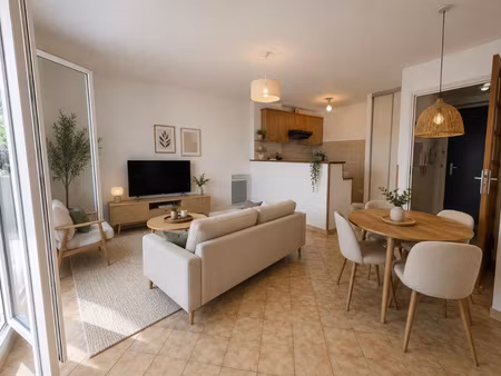 appartement t2 avec terrasse et parking a 2 pas du centre ville