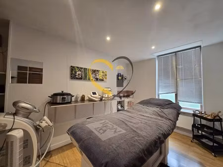 ensemble immobilier local commercial et appartement à henrichemont