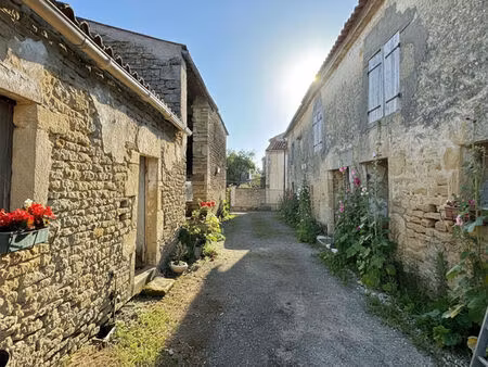 maison 5 pièces 140 m² à vendre / acheter la devise 17700 ? | era immobilier