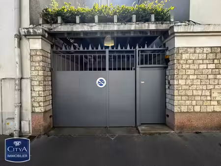 parking à louer 30 m² - tours (37) - 225€