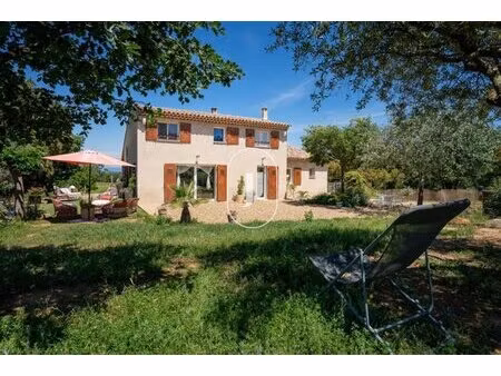 propriété récente entourée de vignes à vendre à la garde-freinet