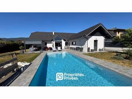 propriété -7 pièces avec studio  atelier et piscine