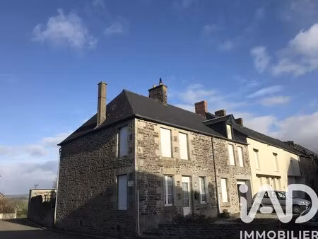 maison de village à madré (53250)