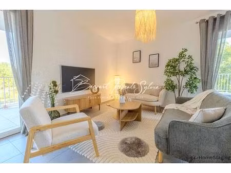 appartement t3- 70 46 m² idéalement situé: 227000 avec terrasse   double garage. très gran