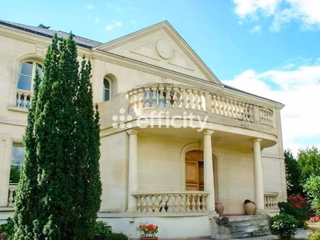 maison 10 pièces - 570 m²