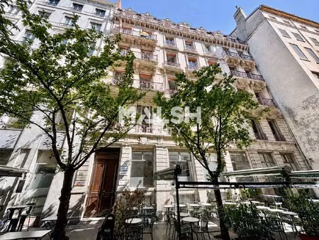 location local professionnel 220m²