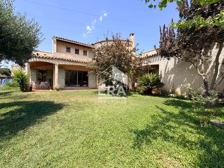 superbe maison familiale à vendre à châteauneuf-les-martigues avec piscine et grand terrai