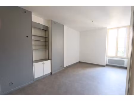 location appartement 3 pièces 74 m² à la charité-sur-loire (58400)