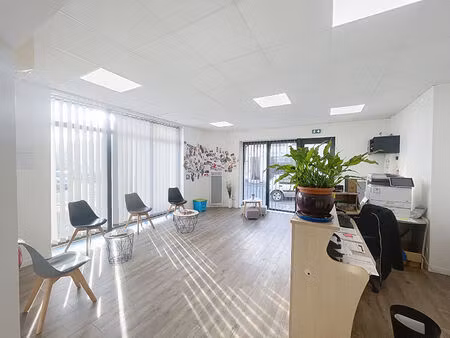 local commercial hyper centre