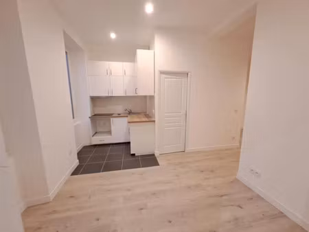 location appartement 1 pièce 37 m² à saint-jean-d’angély (17400)