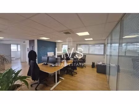 location local professionnel 142m²