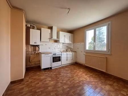 a vendre  centre ville de périgueux (24000)  agréable appartement type 3 avec ascenseur  1