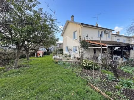 a vendre à perigueux maison de type iv avec garage et terrain.