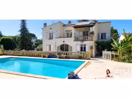 charleval – demeure provençale de caractère de 230 m² avec piscine et jardin arboré