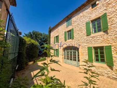 demeure de caractère : 294 m2 habitables + 125 m2 de potentiel brut sur l'axe...