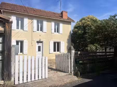 maison avec 2 chambres  proche de toutes commodités