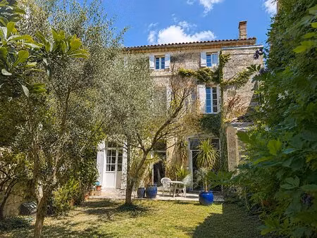 élégante maison bourgeoise avec grand garage