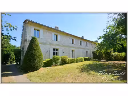 maison en pierre  16 pièces  8 chambres