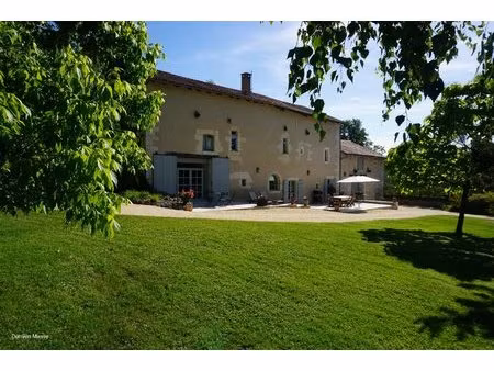 ancienne maison forte du xiiie siècle  nichée sur les hauteurs de la petite venise du...