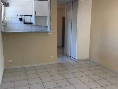 location appartement 1 pièce 23 m² à nîmes (30000)