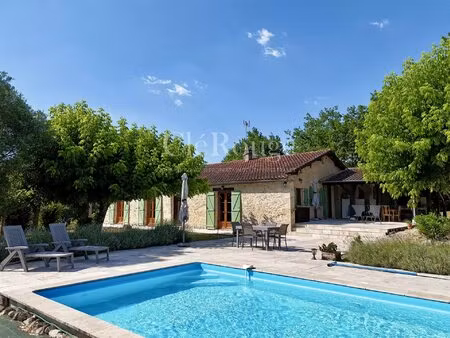belle demeure en pierre rénovée avec piscine chauffée et vue panoramique sur la campagne
