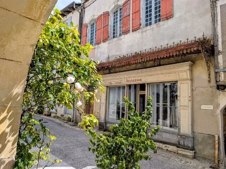 superbe maison de village à restaurer avec boutique  cour et garage dans la bastide de...
